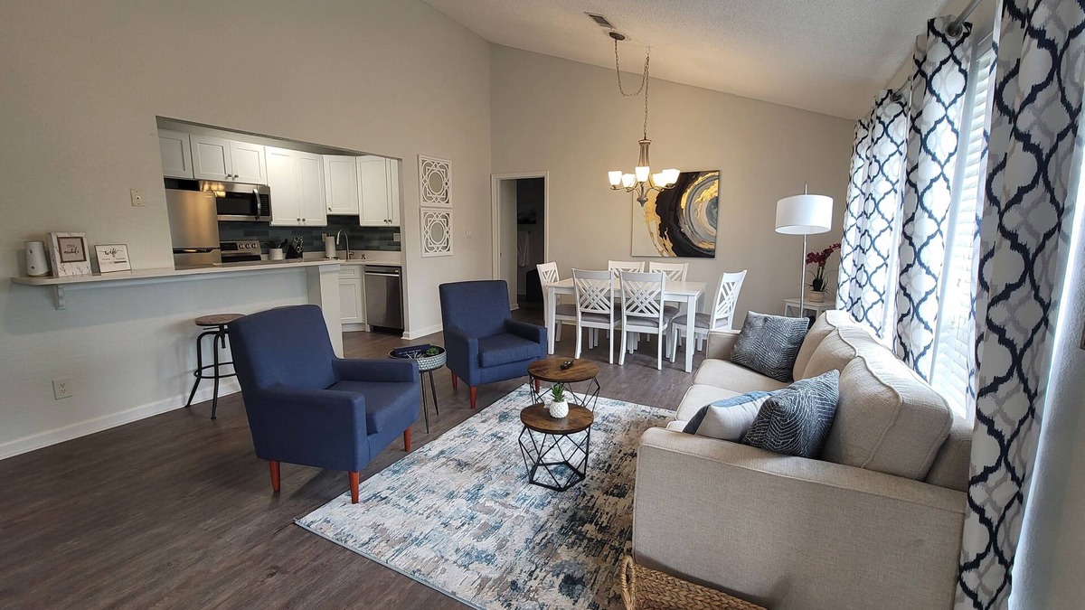 Auburn Condo | Auburn unit located less than 1 mile from university