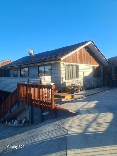 Papatoetoe House | Auckland airport holiday home in the greens