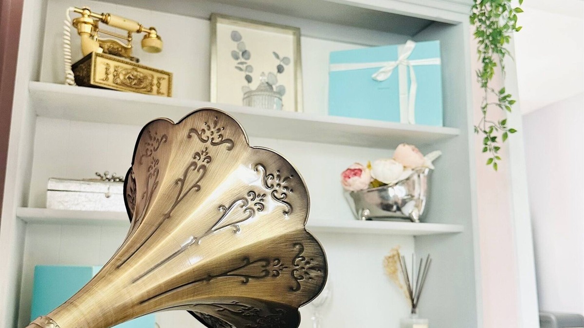Southeast Salem Apartment | Audrey- an ode to an icon