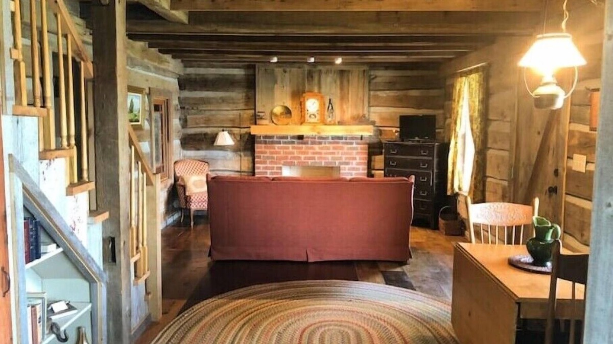 Jacksonville Cabin | Audrey's Abode - Restored log cabin, country setting, minutes from Jacksonvillen