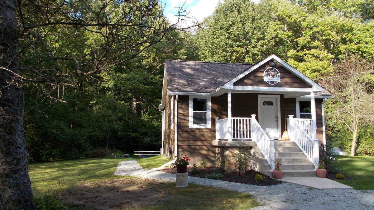 Jones Mills House | Aug. & Sept. price reduction! Near Parks,Events,Attractions! Hot tub & Firepit!