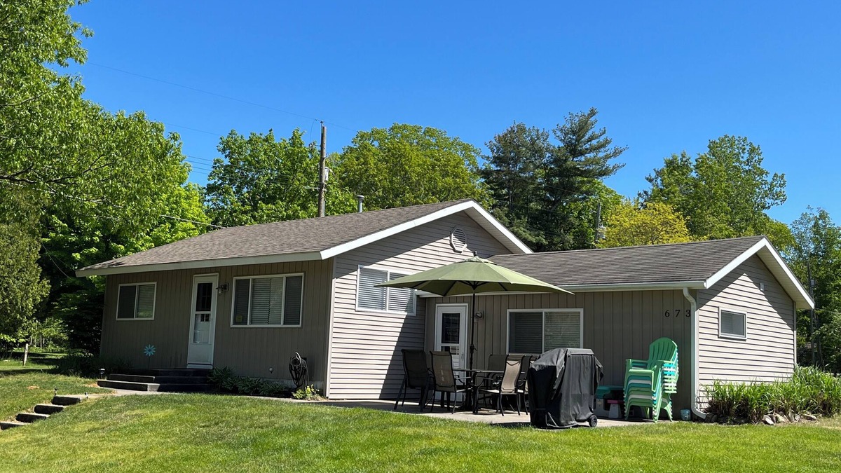 Silver Lake Cottage | Aug weeks still available. Perfect for families!Walk to lake and private beach!