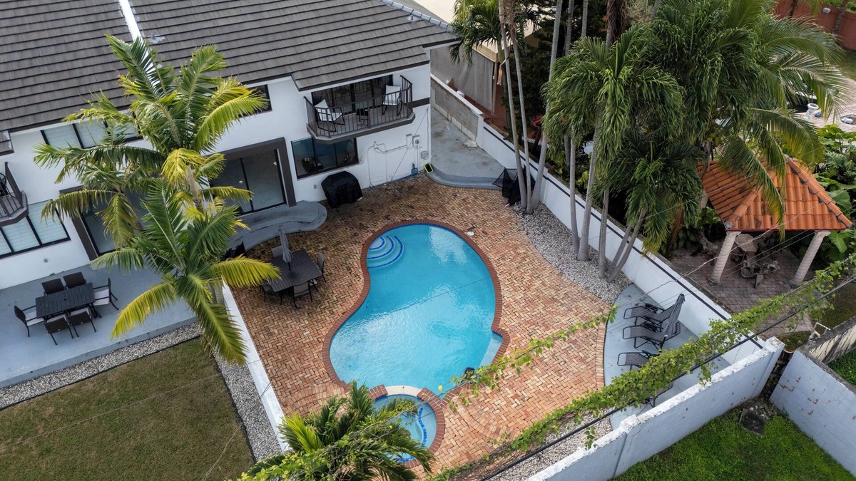 Olympia Heights House | August and September Sale! Private Pool, Grill, Near Coral Gables & MIA Airport