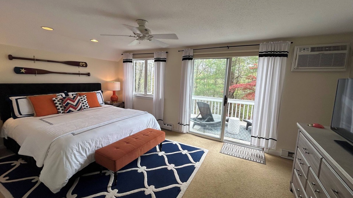 Goshen House | AUGUST AVAILABLE! 15K 4BR 3BA @ Woodridge Lake with Pool, Tennis, Beaches, Gym