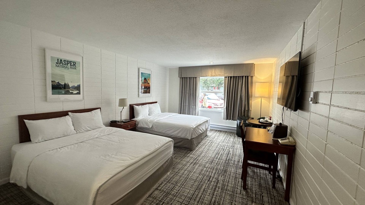 Downtown Squamish Hotel | August Jack Motor Inn