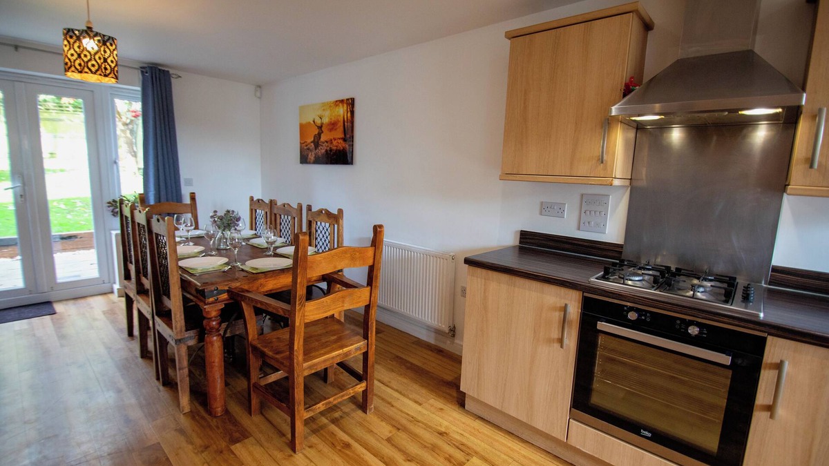 Andover House | Augusta House - Andover - Large 4 bedroom with garden, near centre