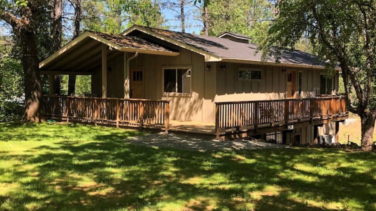 Cave Junction Cabin | Augustino Vineyard Winery Cabin Cave Junction