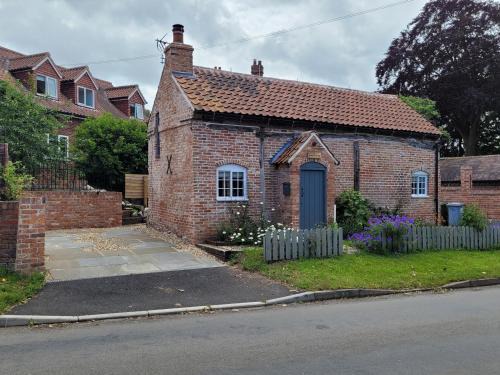 Kneesall House | Auld Cottage