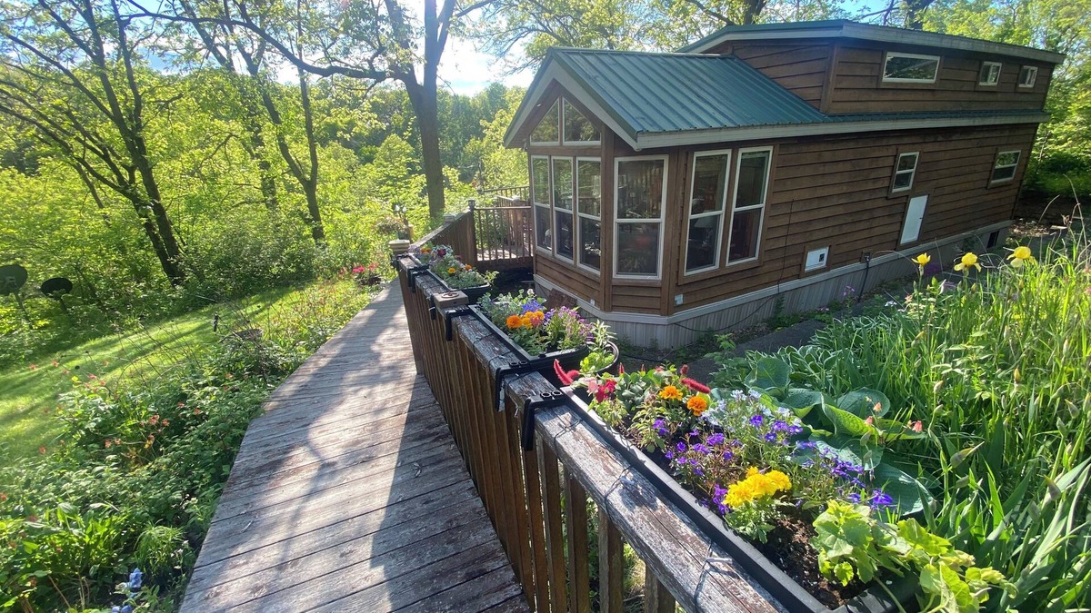 Dodgeville Cabin | Aunt Happy’s Hideaway: charming 2 bedroom cabin near Mineral Point