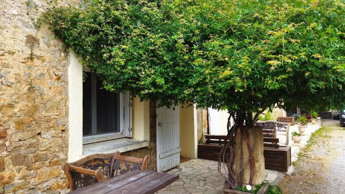 Le Somail House | Aur blan