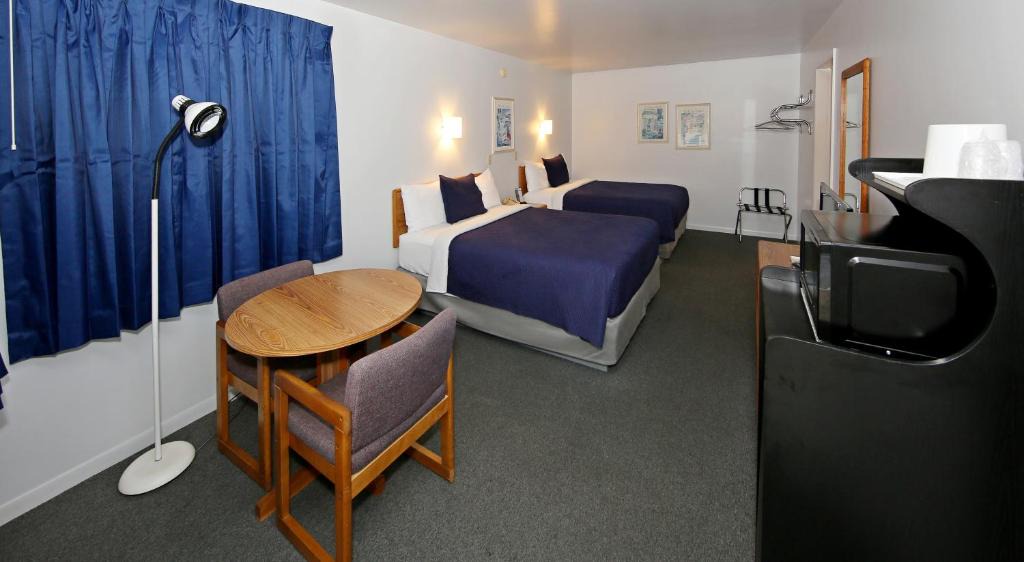 St Ignace Hotel | Aurora Borealis