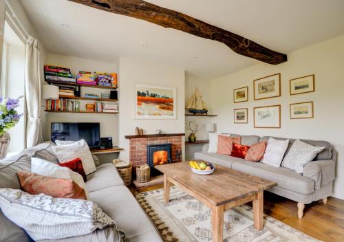 Little Barningham House | Aurora Cottage