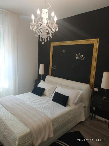 Crocetta-San Lazzaro-Modena Est Apartment | Aurora Flowers - Two rooms and free parking near center and train station