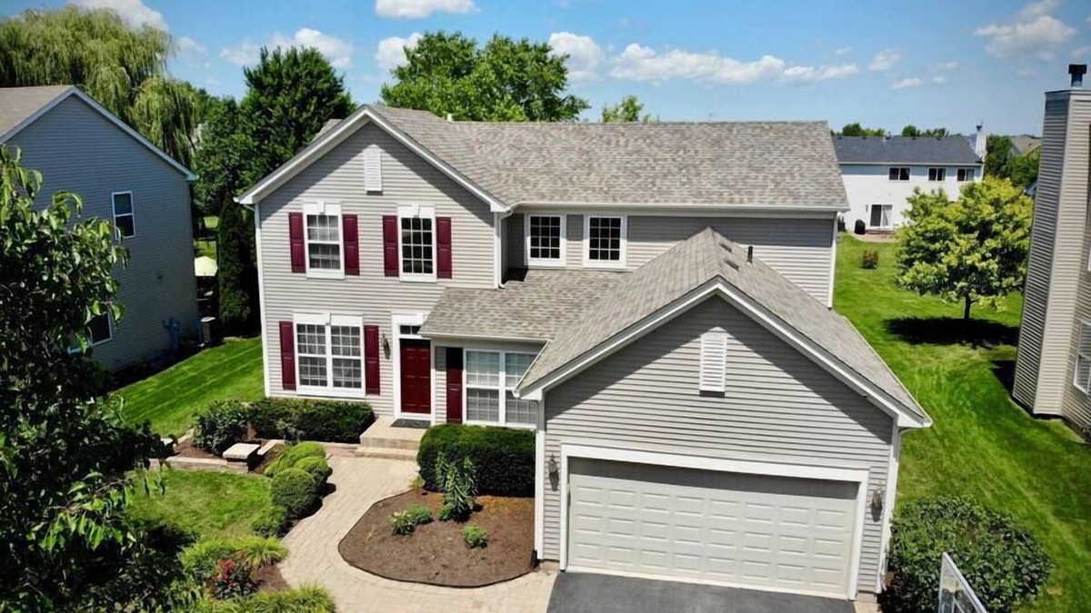 Fox Valley House | Aurora/Naperville - Classy, Spacious Family Home!