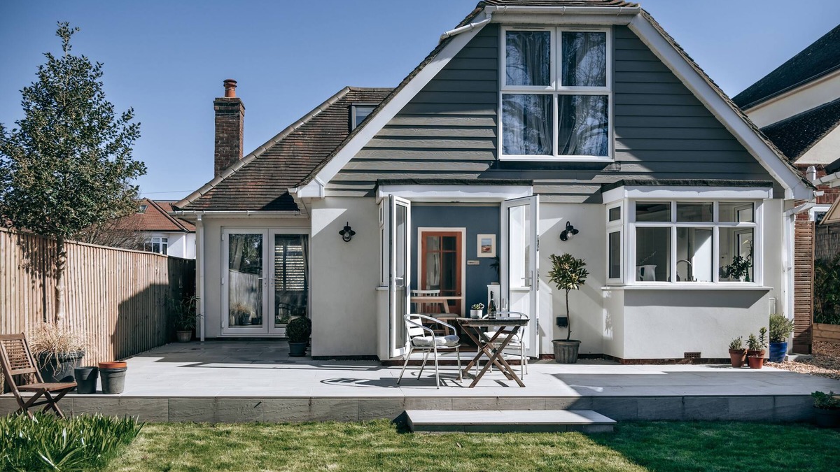 Southbourne Apartment | Aurora- Three bedroom home in Southbourne with garden and parking