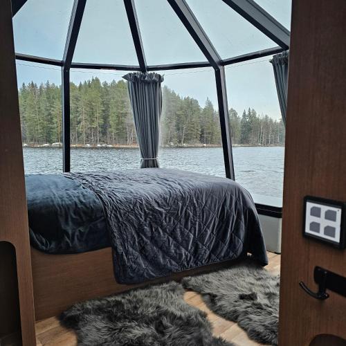 Viitasaari Boat Rental | AuroraHut Kivisalmi
