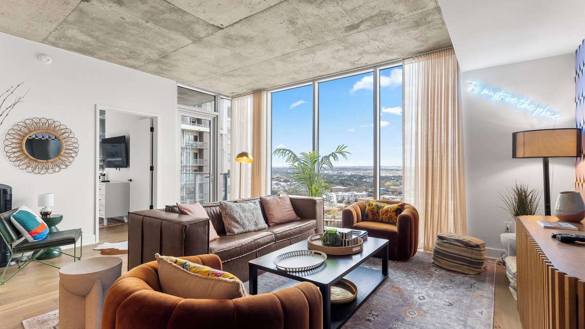 Rainey Street Historic District Condo | Austin Affinity Lux Riverside Penthouse
