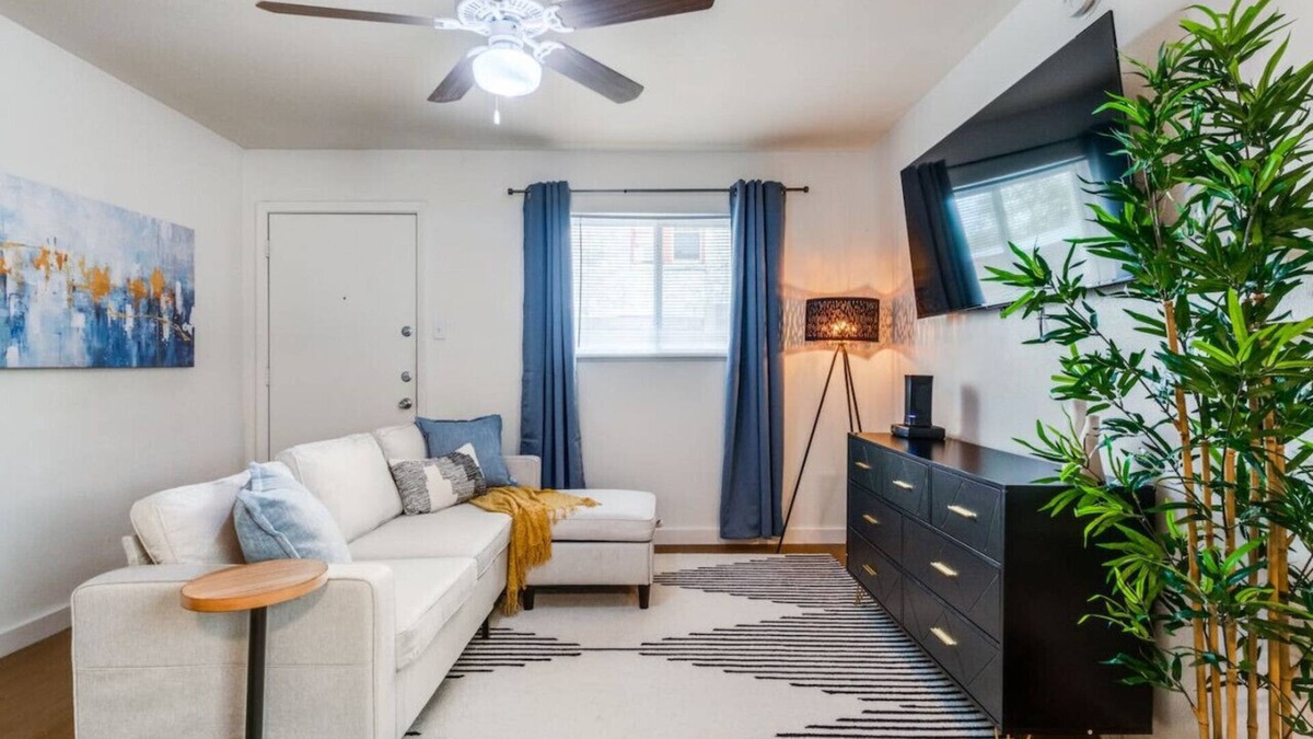 North University Apartment | Austin Central | Pet-Friendly | 10 Min to Downtown