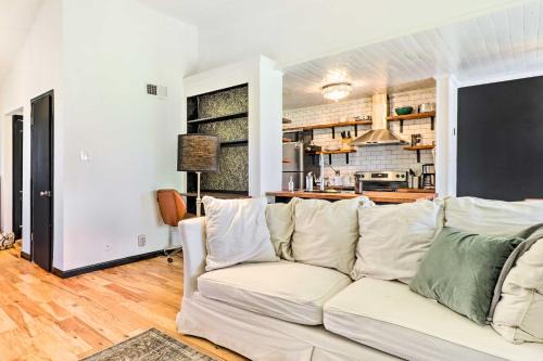 Pleasant Valley Apartment | Austin Condo with Patio - 4 Mi to Downtown!