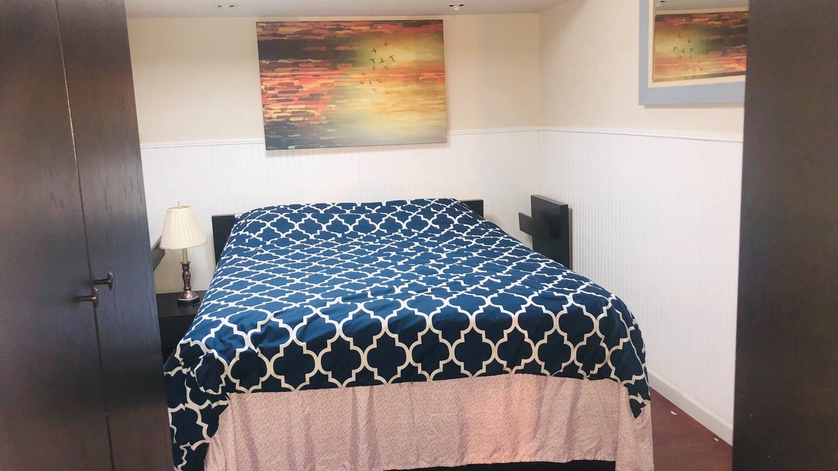 Queens Apartment | Austin Cove near subway, all shops, restaurants!