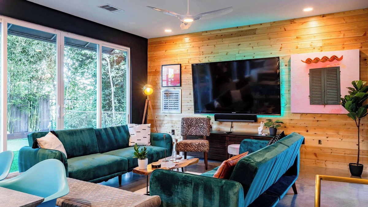Holly House | Austin Eastside 4BR Getaway with Patio & Mini Golf