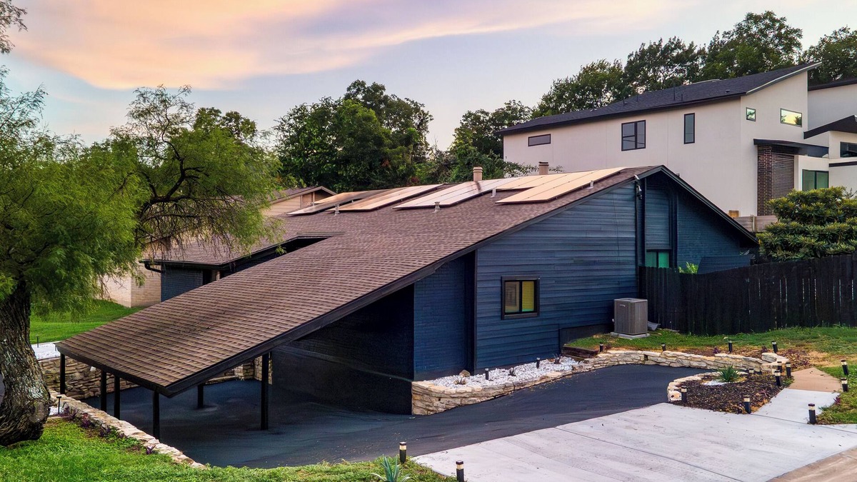 South River City House | Austin Escape, Prime Location + Shared Yard Oasis | Fairlawn Buyout by AvantStay