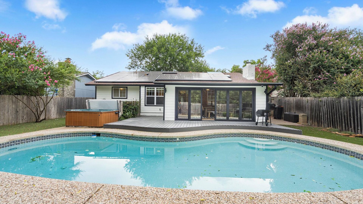 Franklin Park House | Austin Escape w/Pool, Hot Tub & Game Room – DT ,Bars, South Congress, Airport !