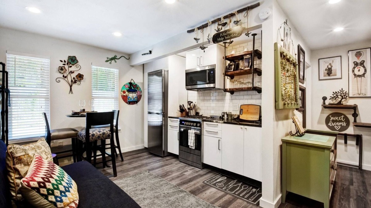 Hyde Park Apartment | Austin Flats #100, Historic Hyde Park