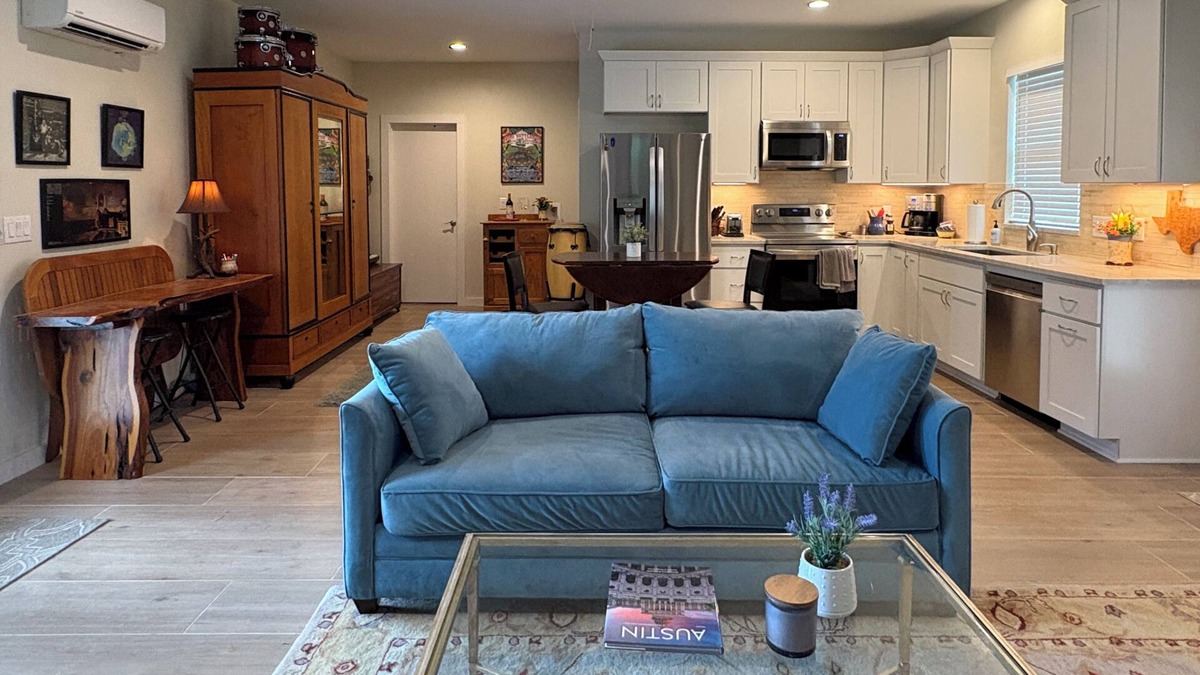 West Oak Hill Apartment | Austin Groove Studio - Private Casita with a Music Vibe