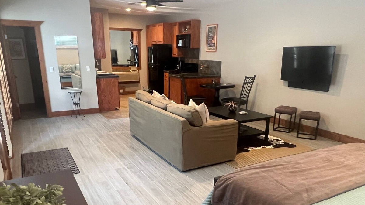 West Oak Hill House | Austin Hill Country - Guest House W/ Pool. Newly renovated, 12 Min To Downtown