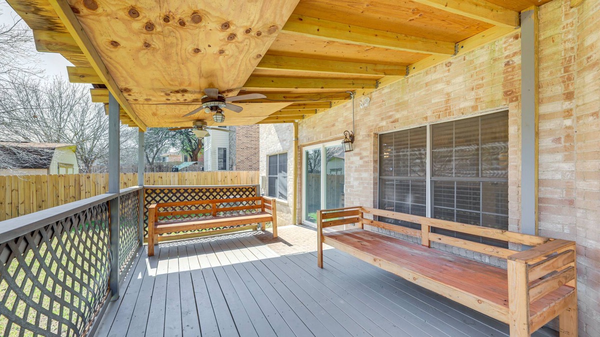 Hillcrest House | Austin Home w/Deck - 9 Mi to Zilker Park!