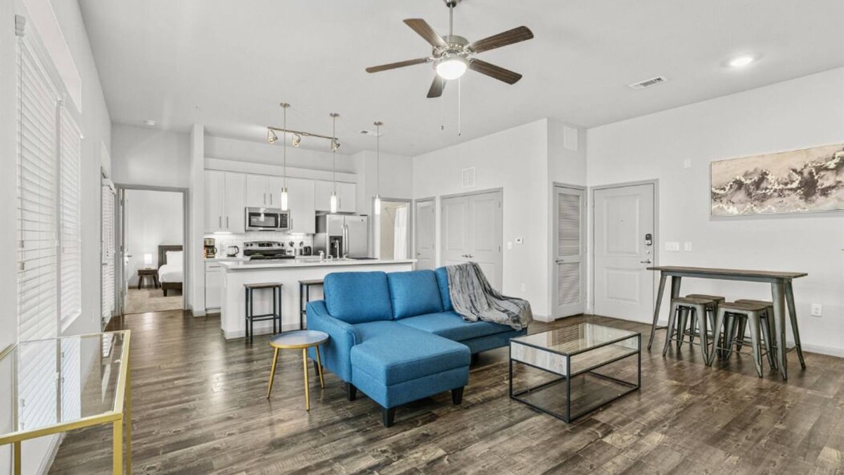 Montopolis Apartment | Austin Luxury 2BR 2B w/Pool & FREE Parking Fast WIFI