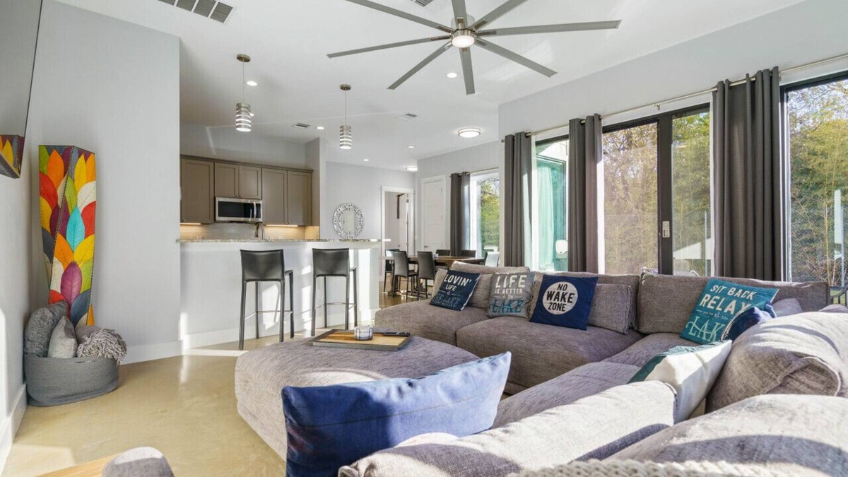 Lake Austin Village House | Austin Oasis Escape | Walk to Lake | Boat Launch