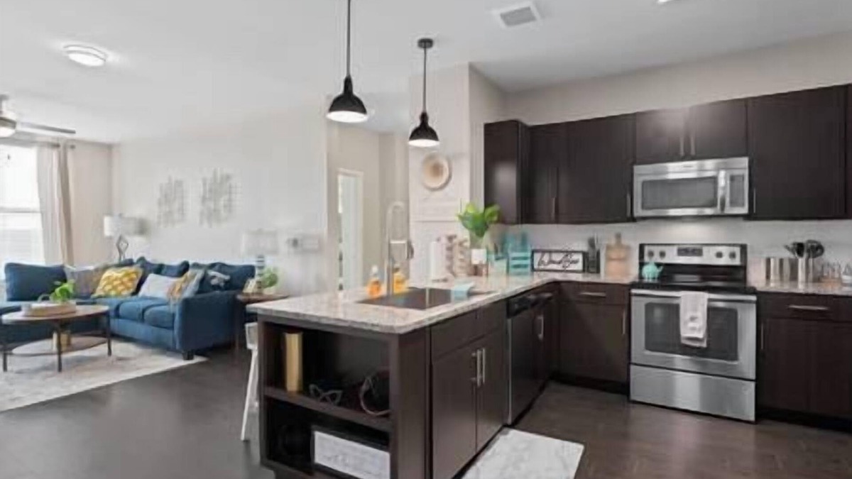 Austin Apartment | Austin's Serene Views w/Large Balcony*Pool