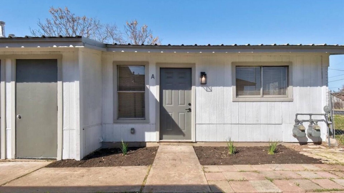 Franklin Park House | Austin Trio: 3bd near Congress, 6th, and Airport!
