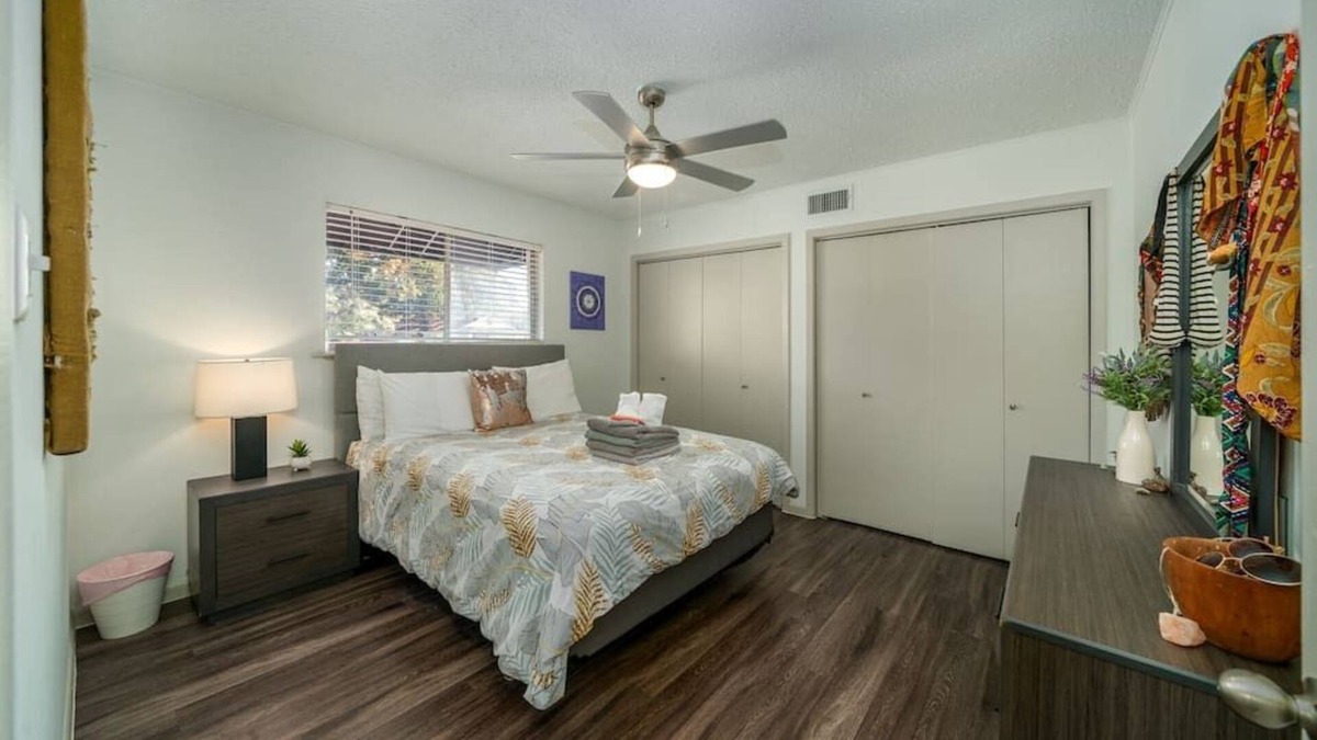North University Apartment | Austinite ~ Stylish, Fun & Cozy ~ Mins to Moody & DT