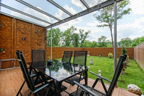 Leoben Apartment | AusZeit Steiraland 1 mit privaten Garten überdachter Terrasse und Parken