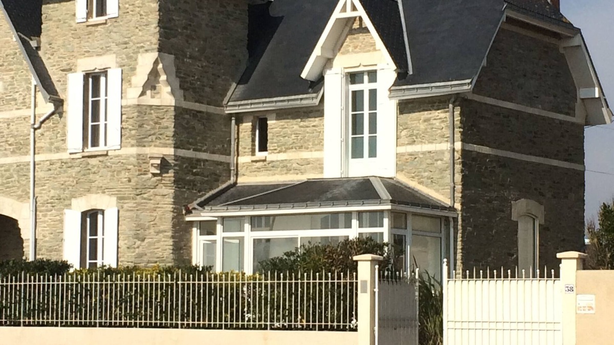 Saint-Gilles-Croix-de-Vie Villa | AUTHENTIC BALNEAIRE VILLA FACING THE SEA AND BOISVINET BEACH - EXCEPTIONAL VIEW