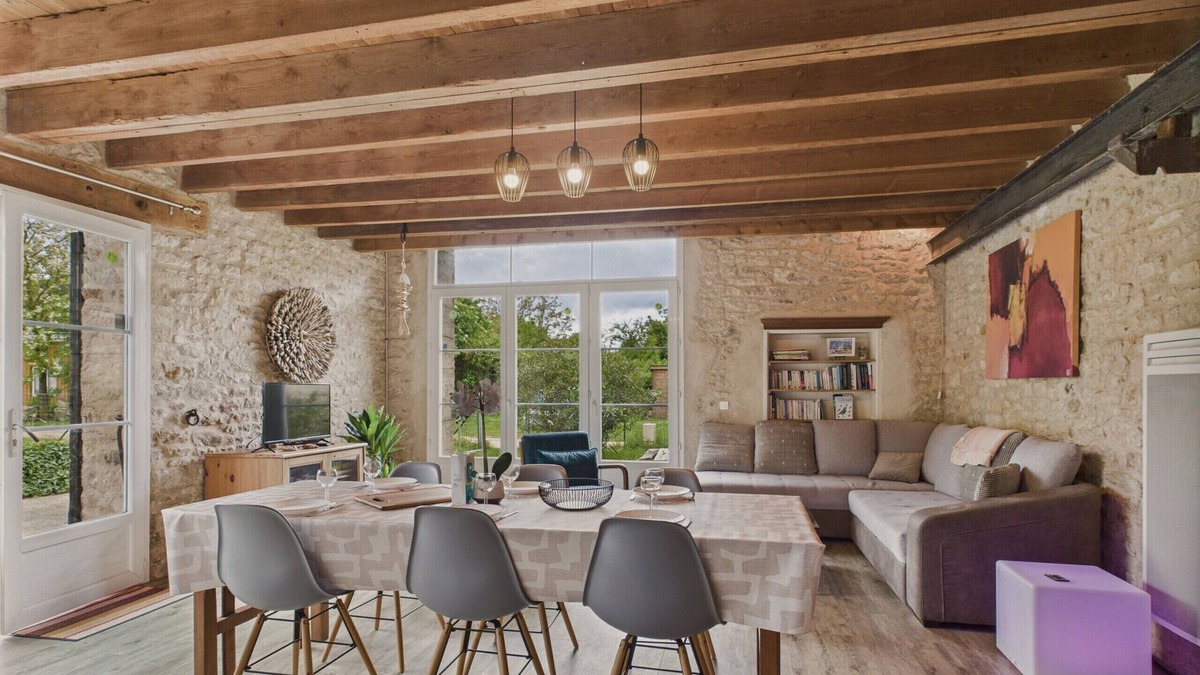 Saint-Vincent-sur-Jard Ski Chalet | Authentic stone house for 7 with garden