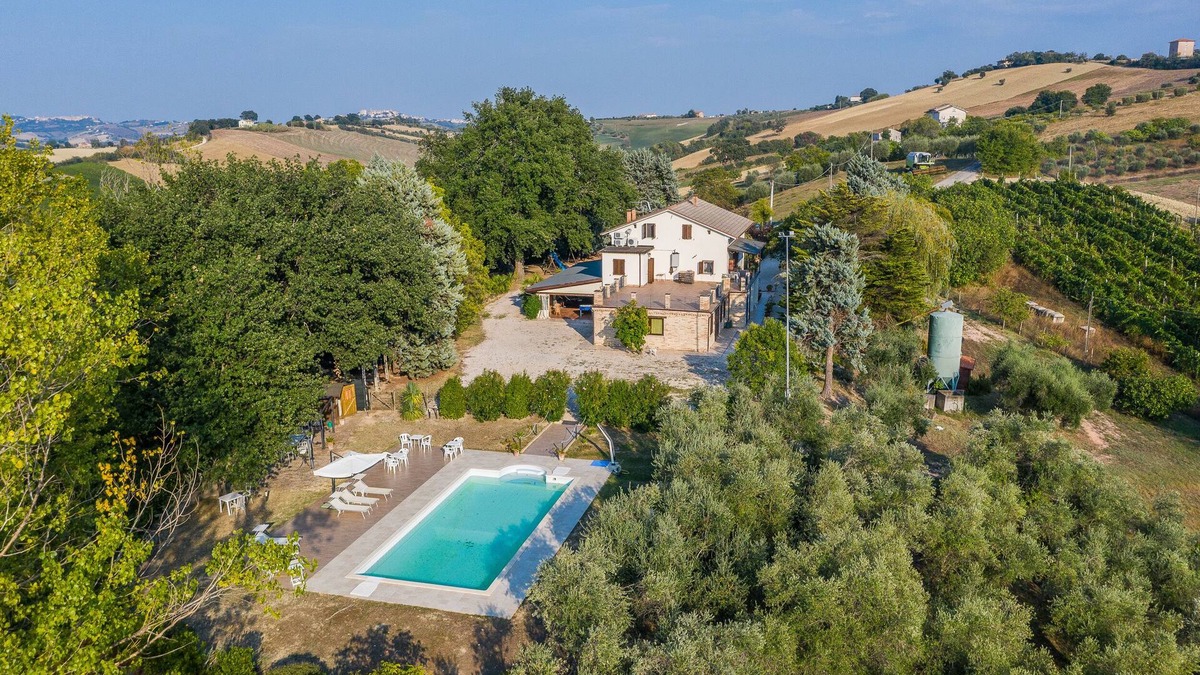 Monte San Pietrangeli Villa | Authentic Italian villa (sleeps 12) with private pool