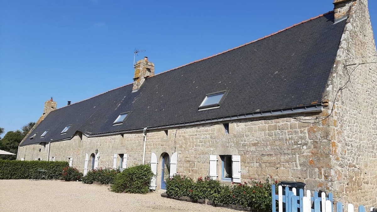 Riantec House | Authentic 17th century farmhouse in a typical hamlet near the sea
