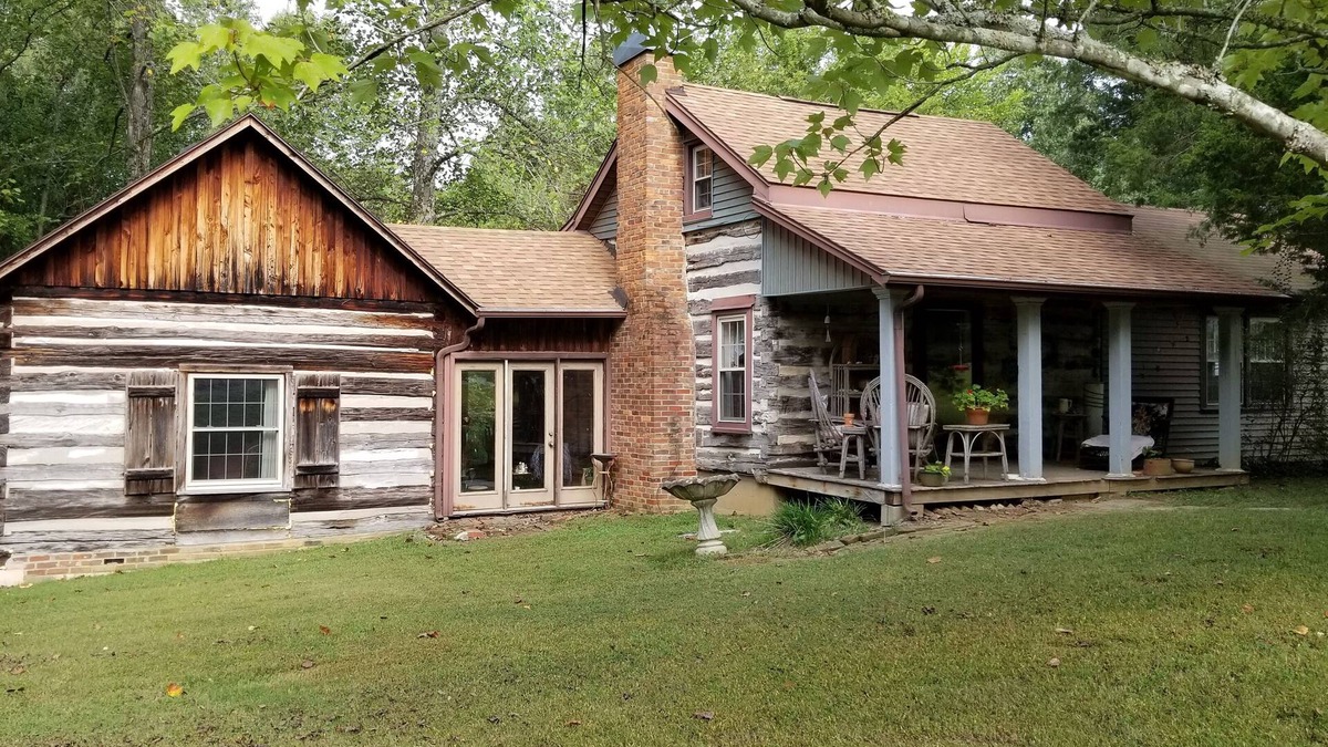 Cadiz Cabin | Authentic 1800s Century Kentucky Log Cabin Land Bewteen the Lakes