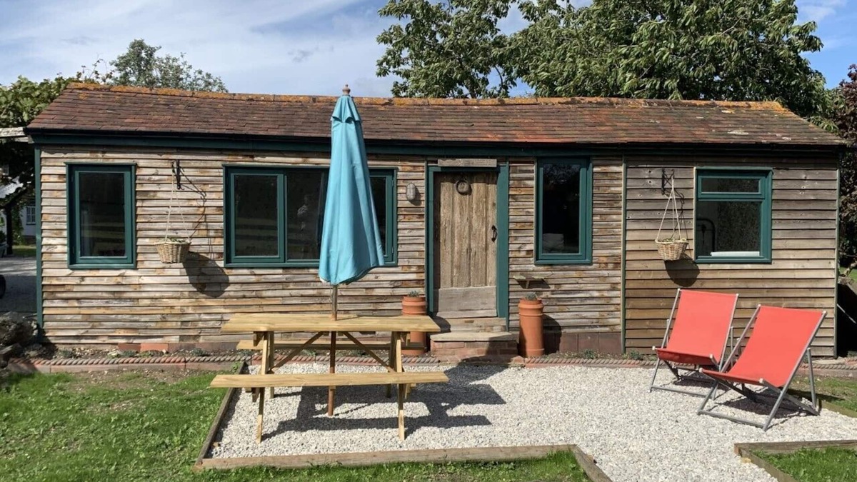 Sittingbourne Cabin | Authentic 1940's themed wooden cabin.