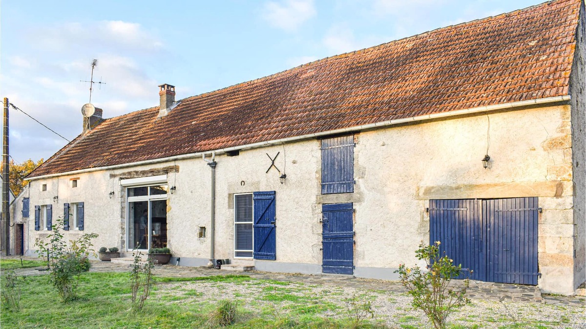 Brigueil-le-Chantre House | Authentic and spacious country house in a quiet location of Brigueil-le-Chantre.