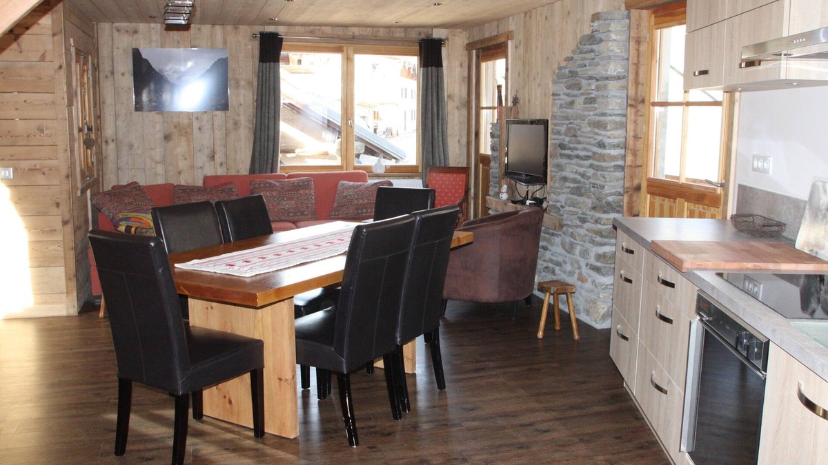 Les Brevieres Apartment | AUTHENTIC AND SPACIOUS APARTMENT (6 PERS) 50M TRACKS. Sunday/Sunday