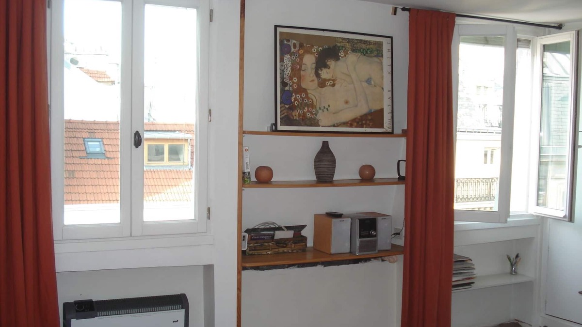 Quartier du Mail Apartment | AUTHENTIC and very central Studio in street Montmartre