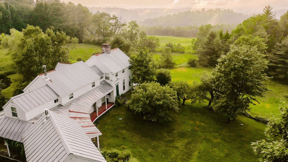 South Londonderry Other | Authentic Award winning Farm house with Hot Tub and Sauna