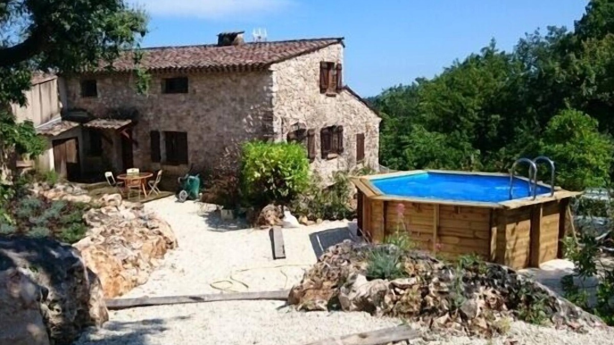 Saint-Jeannet Other | Authentic charming house in a quiet wooded park.