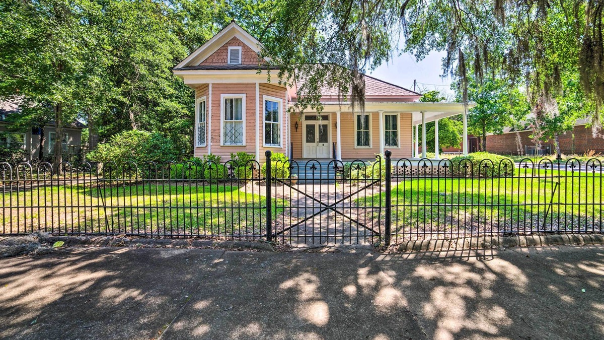 Selma House | Authentic Colonial Home Near Downtown Selma!