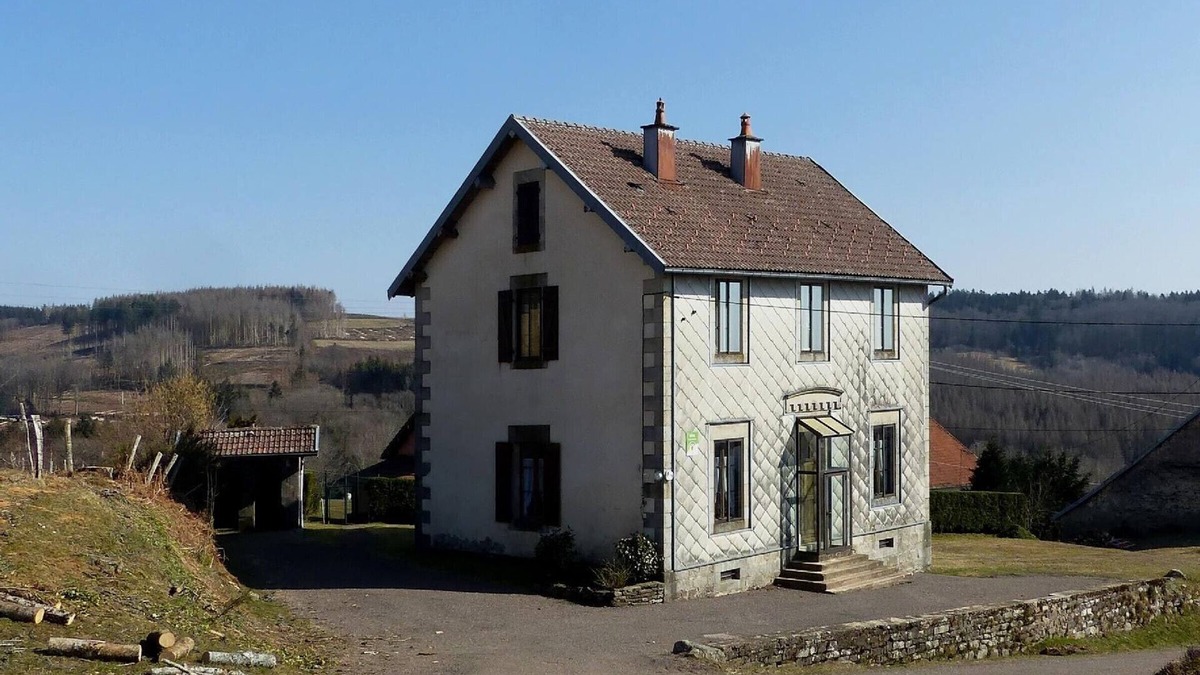 La Montagne Cottage | Authentic Cottage in Regional Park, Pets Allowed
